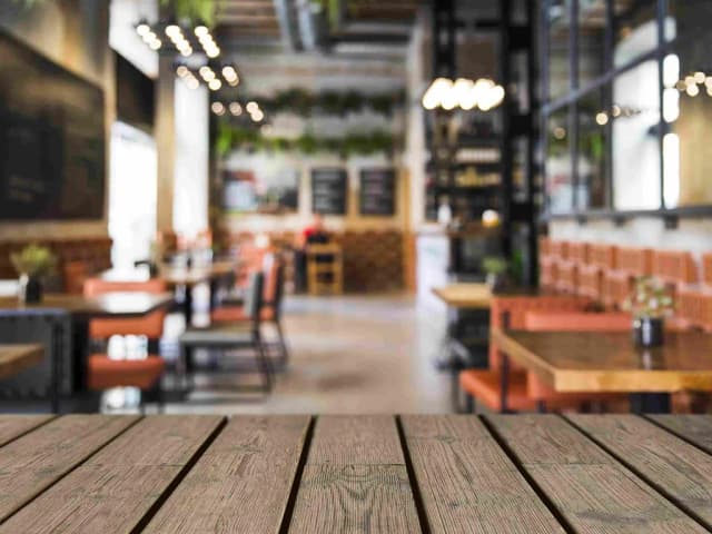 Gdzie zjeść w Jastarni? Najlepsze restauracje i lokalne specjały Gdzie zjeść w Jastarni? Najlepsze restauracje i lokalne specjały