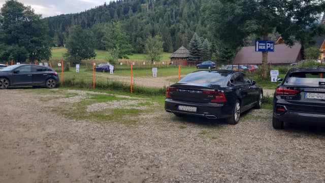 Najlepsze miejsca na parking w Kuźnicach – uniknij problemów z dojazdem Najlepsze miejsca na parking w Kuźnicach – uniknij problemów z dojazdem