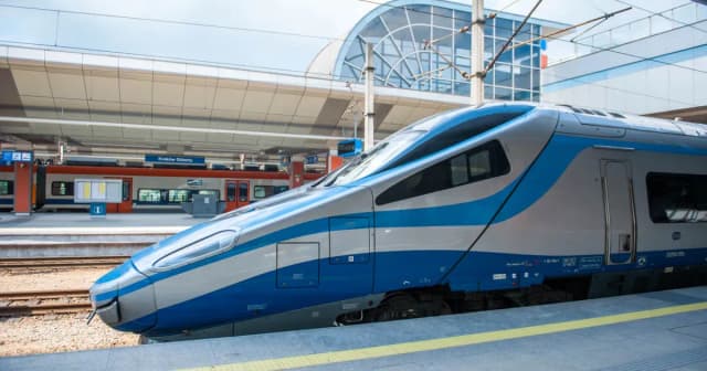 Ile jedzie pendolino z Krakowa do Gdańska? Zaskakujące czasy przejazdu! Ile jedzie pendolino z Krakowa do Gdańska? Zaskakujące czasy przejazdu!