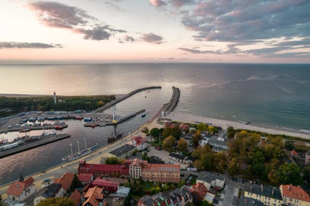 Co zwiedzić w Ustce: najciekawsze atrakcje, które musisz zobaczyć Co zwiedzić w Ustce: najciekawsze atrakcje, które musisz zobaczyć